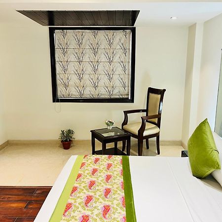 Hotel Aura Ip Grand Karkardooma Metro Station New Delhi Couple Friendly Buitenkant foto