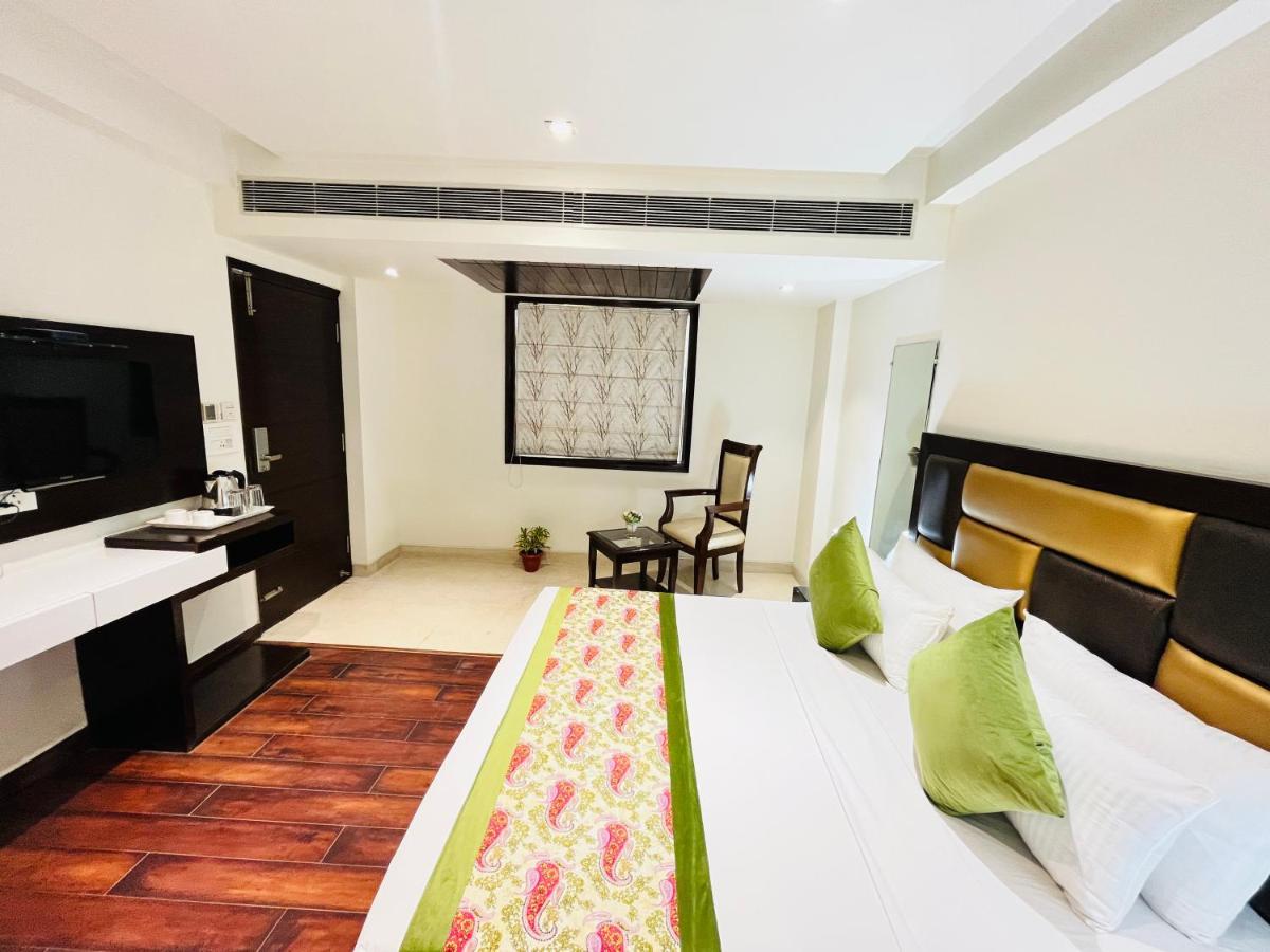 Hotel Aura Ip Grand Karkardooma Metro Station New Delhi Couple Friendly Buitenkant foto