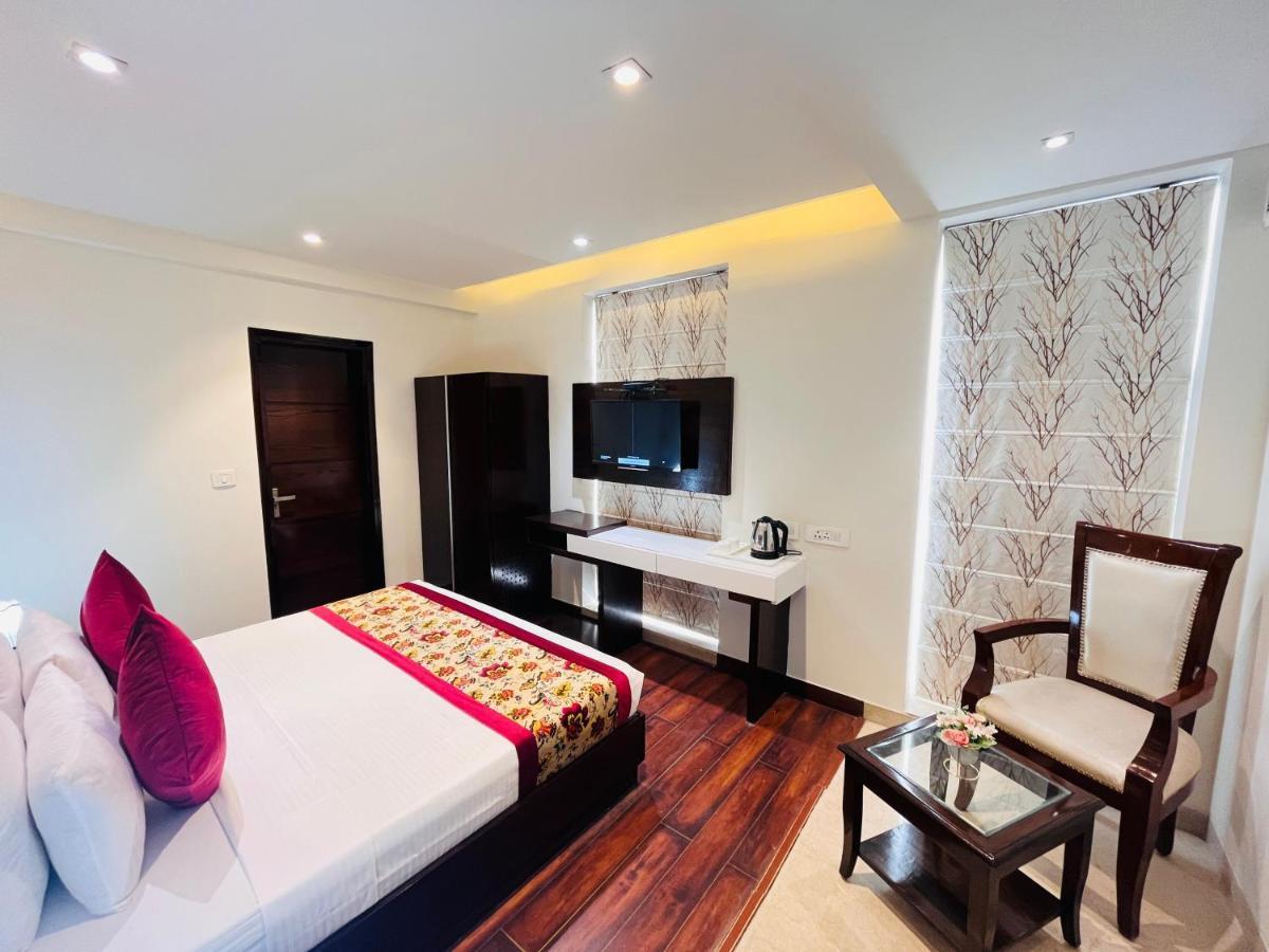 Hotel Aura Ip Grand Karkardooma Metro Station New Delhi Couple Friendly Buitenkant foto