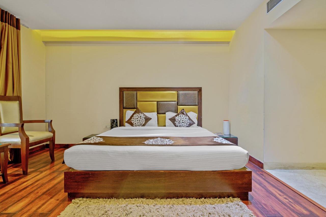 Hotel Aura Ip Grand Karkardooma Metro Station New Delhi Couple Friendly Buitenkant foto
