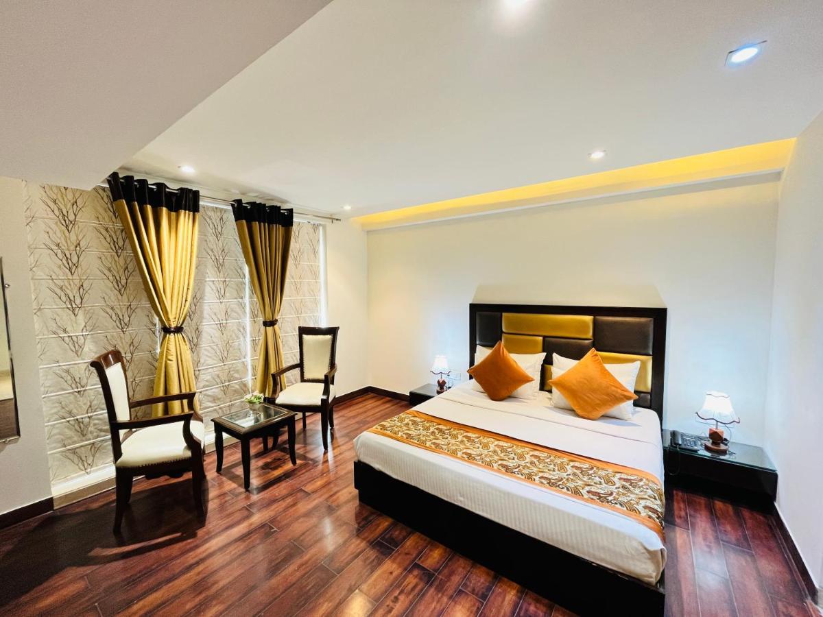 Hotel Aura Ip Grand Karkardooma Metro Station New Delhi Couple Friendly Buitenkant foto
