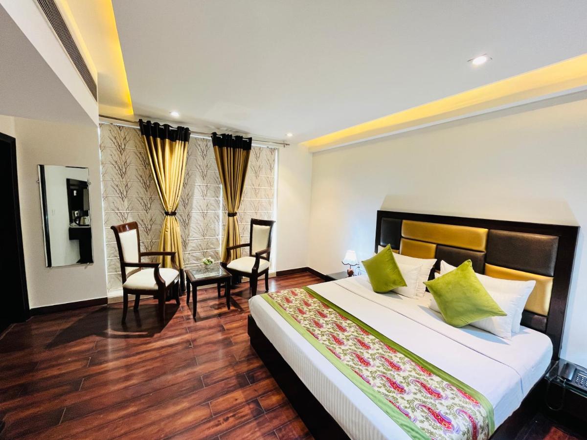 Hotel Aura Ip Grand Karkardooma Metro Station New Delhi Couple Friendly Buitenkant foto