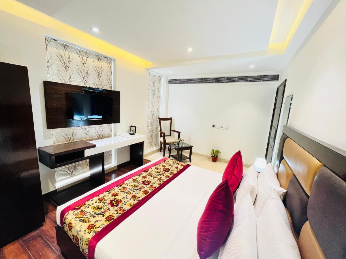 Hotel Aura Ip Grand Karkardooma Metro Station New Delhi Couple Friendly Buitenkant foto