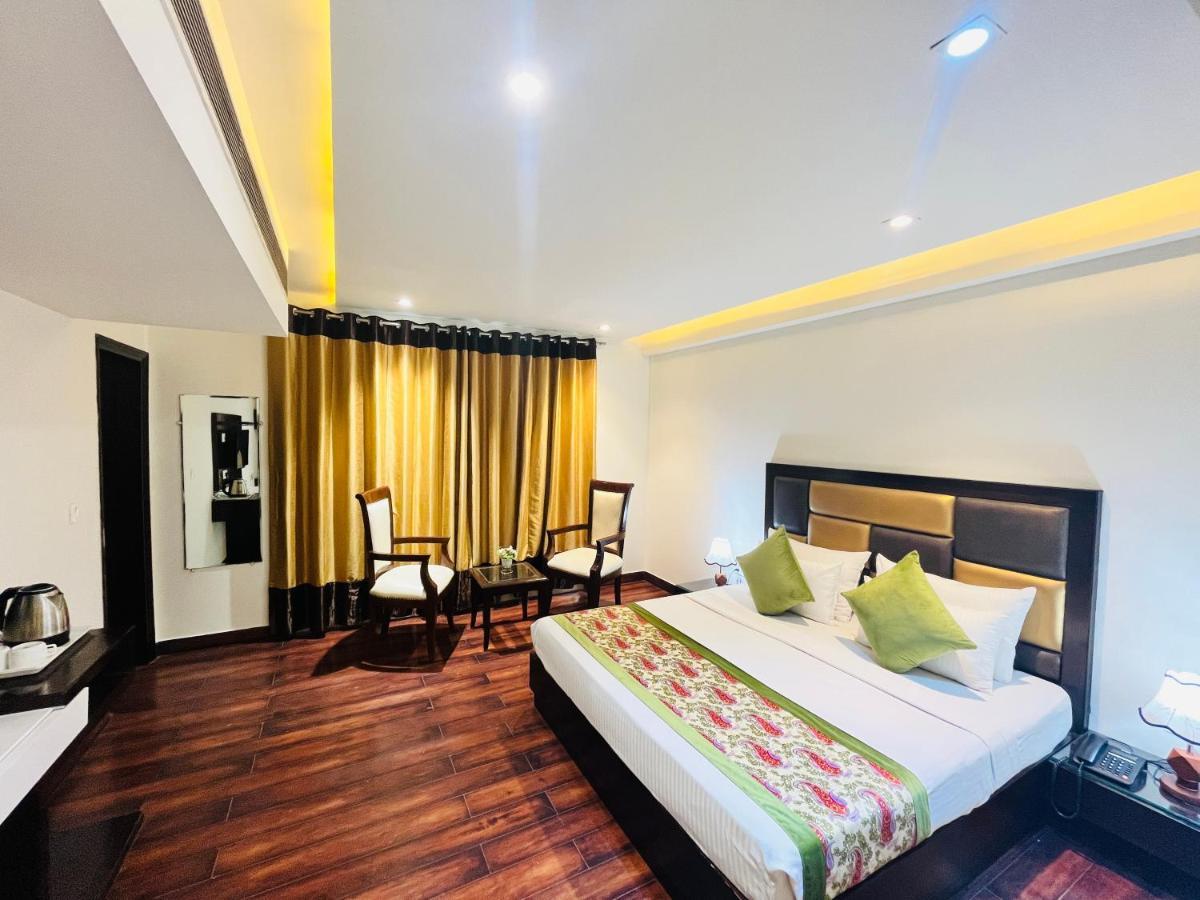 Hotel Aura Ip Grand Karkardooma Metro Station New Delhi Couple Friendly Buitenkant foto