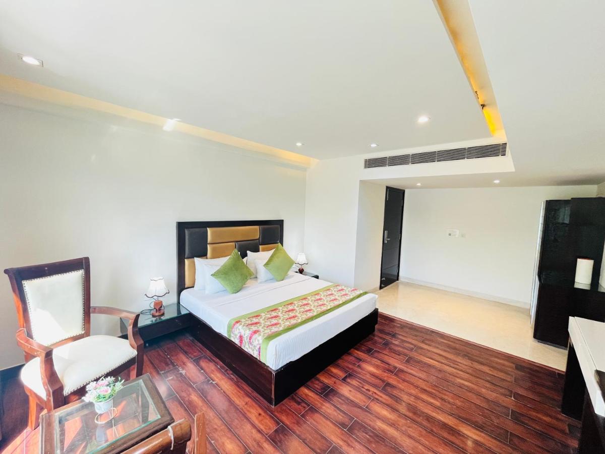 Hotel Aura Ip Grand Karkardooma Metro Station New Delhi Couple Friendly Buitenkant foto