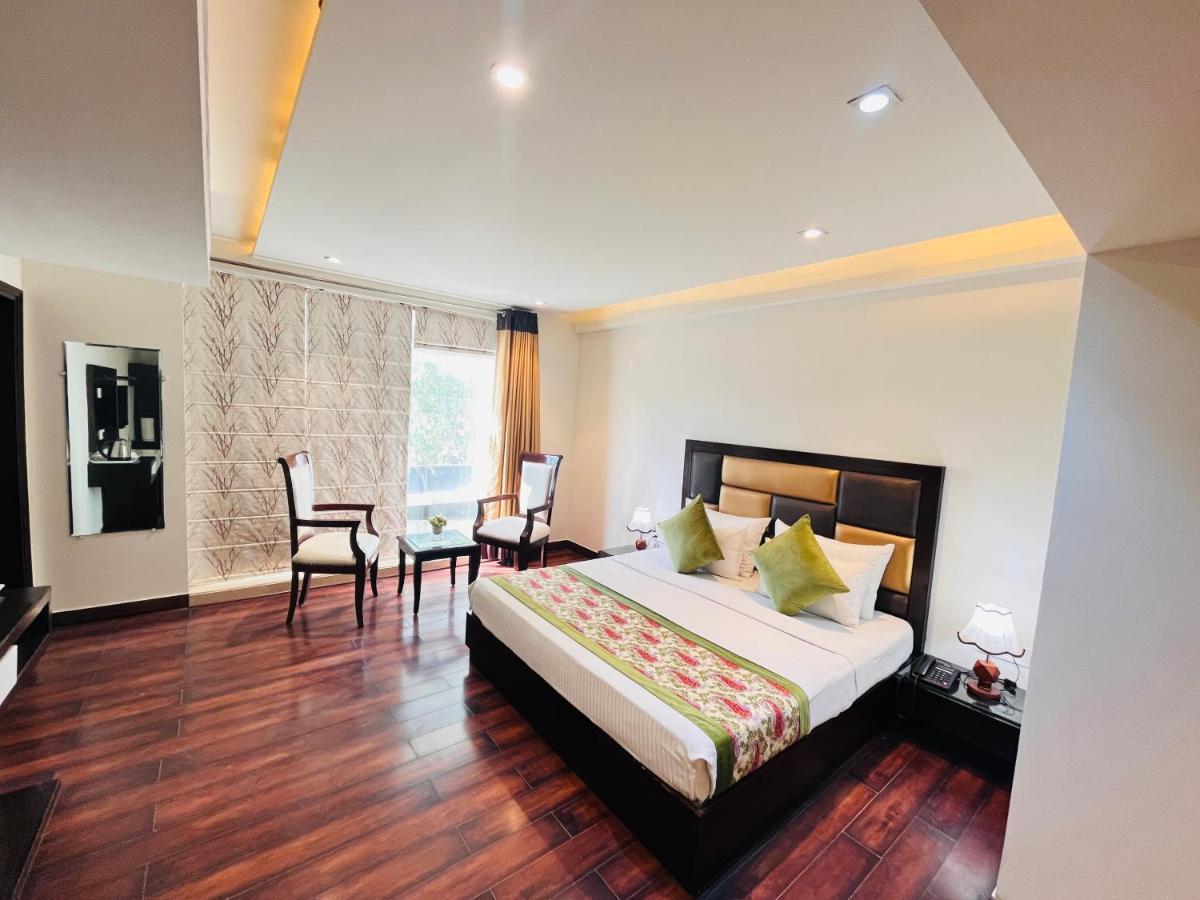 Hotel Aura Ip Grand Karkardooma Metro Station New Delhi Couple Friendly Buitenkant foto