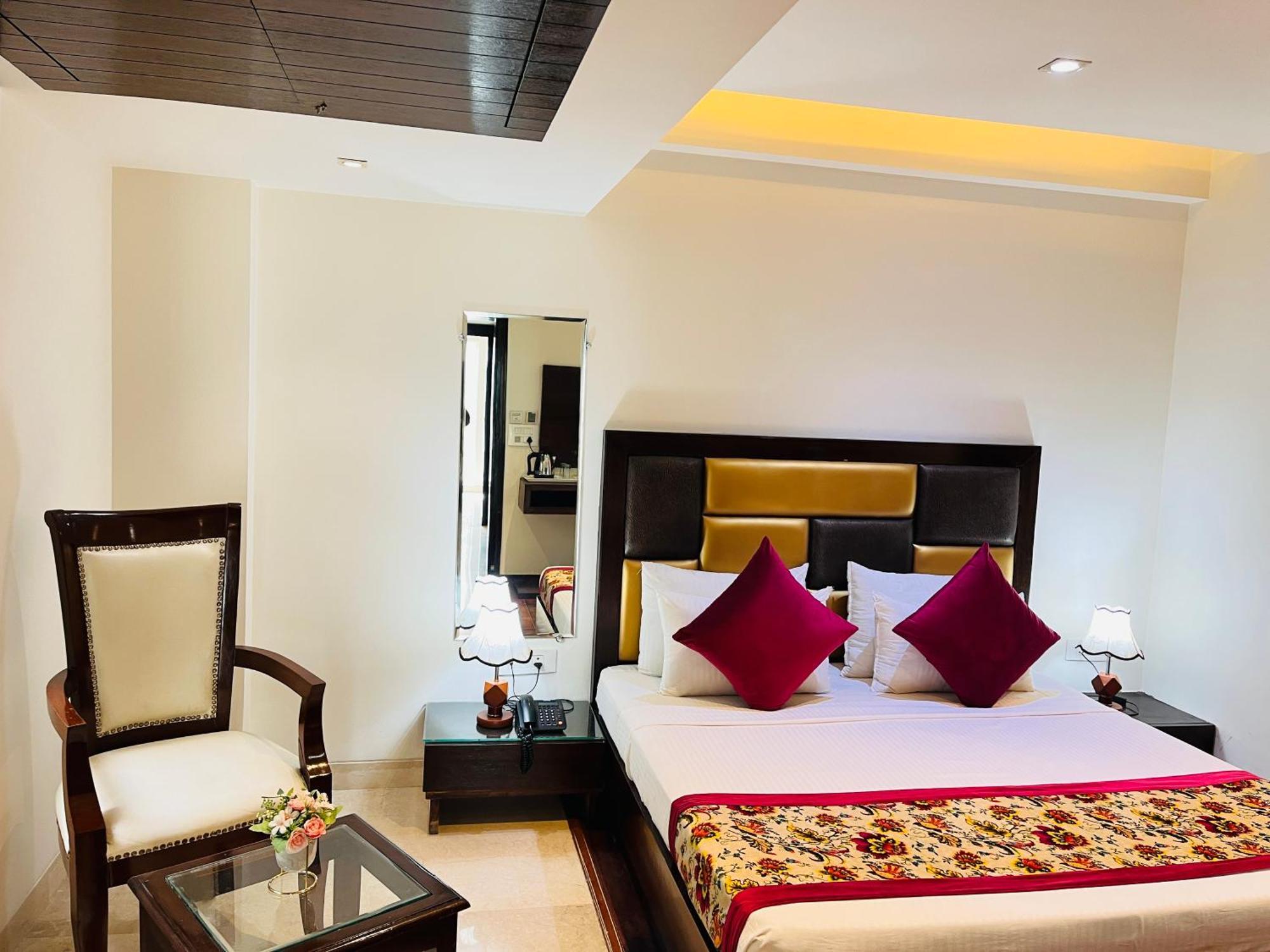 Hotel Aura Ip Grand Karkardooma Metro Station New Delhi Couple Friendly Buitenkant foto