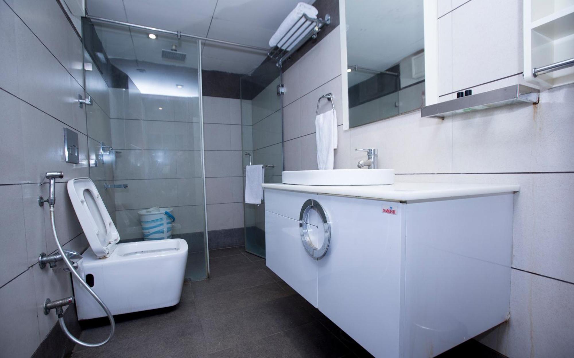 Hotel Aura Ip Grand Karkardooma Metro Station New Delhi Couple Friendly Buitenkant foto