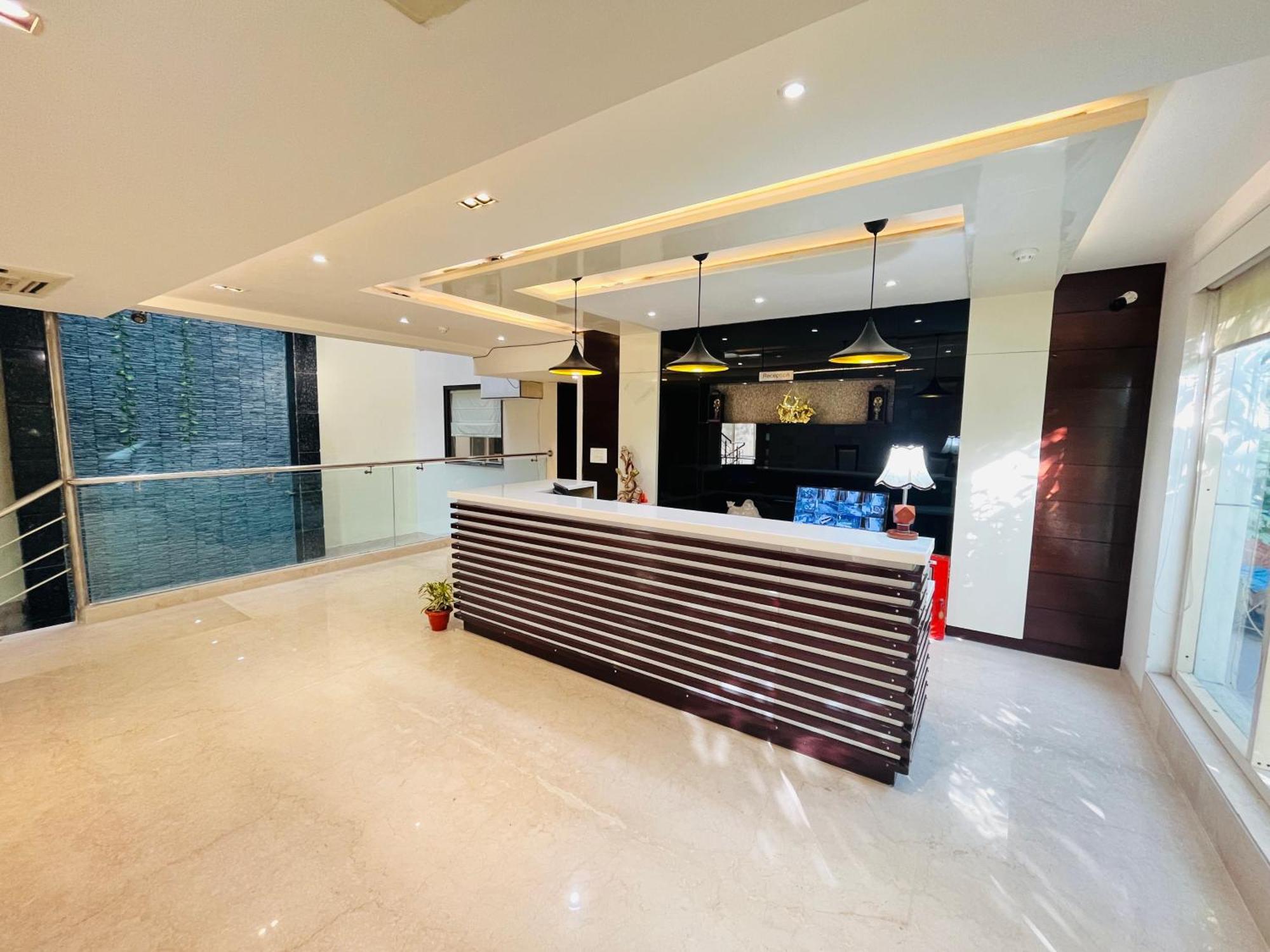 Hotel Aura Ip Grand Karkardooma Metro Station New Delhi Couple Friendly Buitenkant foto