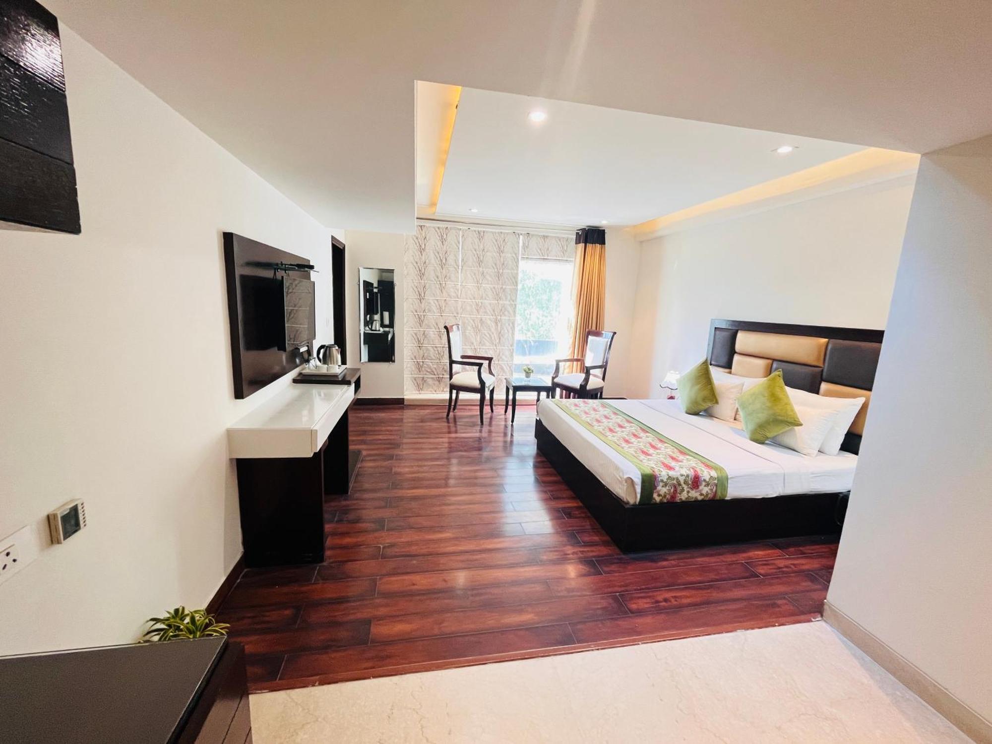 Hotel Aura Ip Grand Karkardooma Metro Station New Delhi Couple Friendly Buitenkant foto