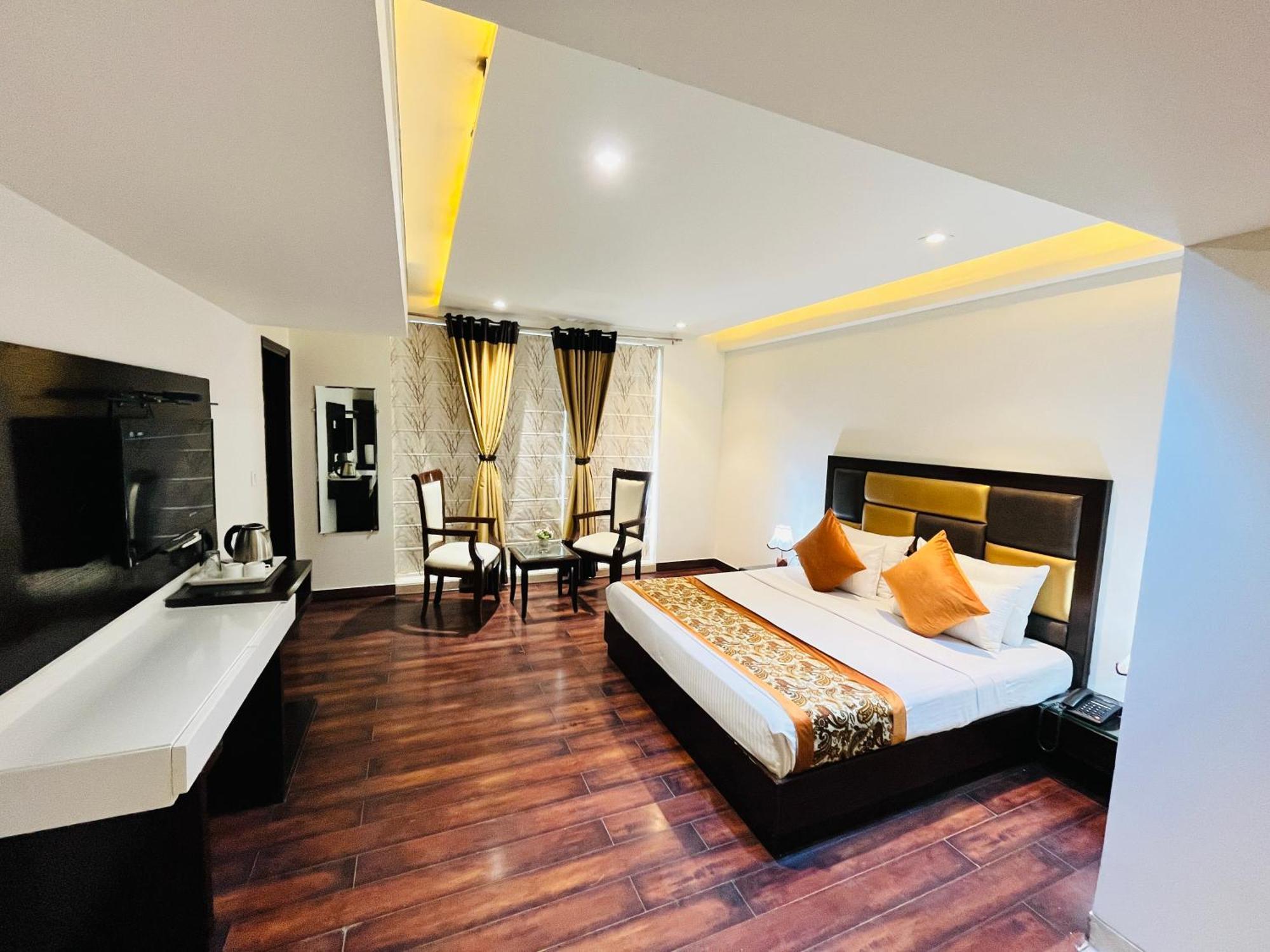 Hotel Aura Ip Grand Karkardooma Metro Station New Delhi Couple Friendly Buitenkant foto