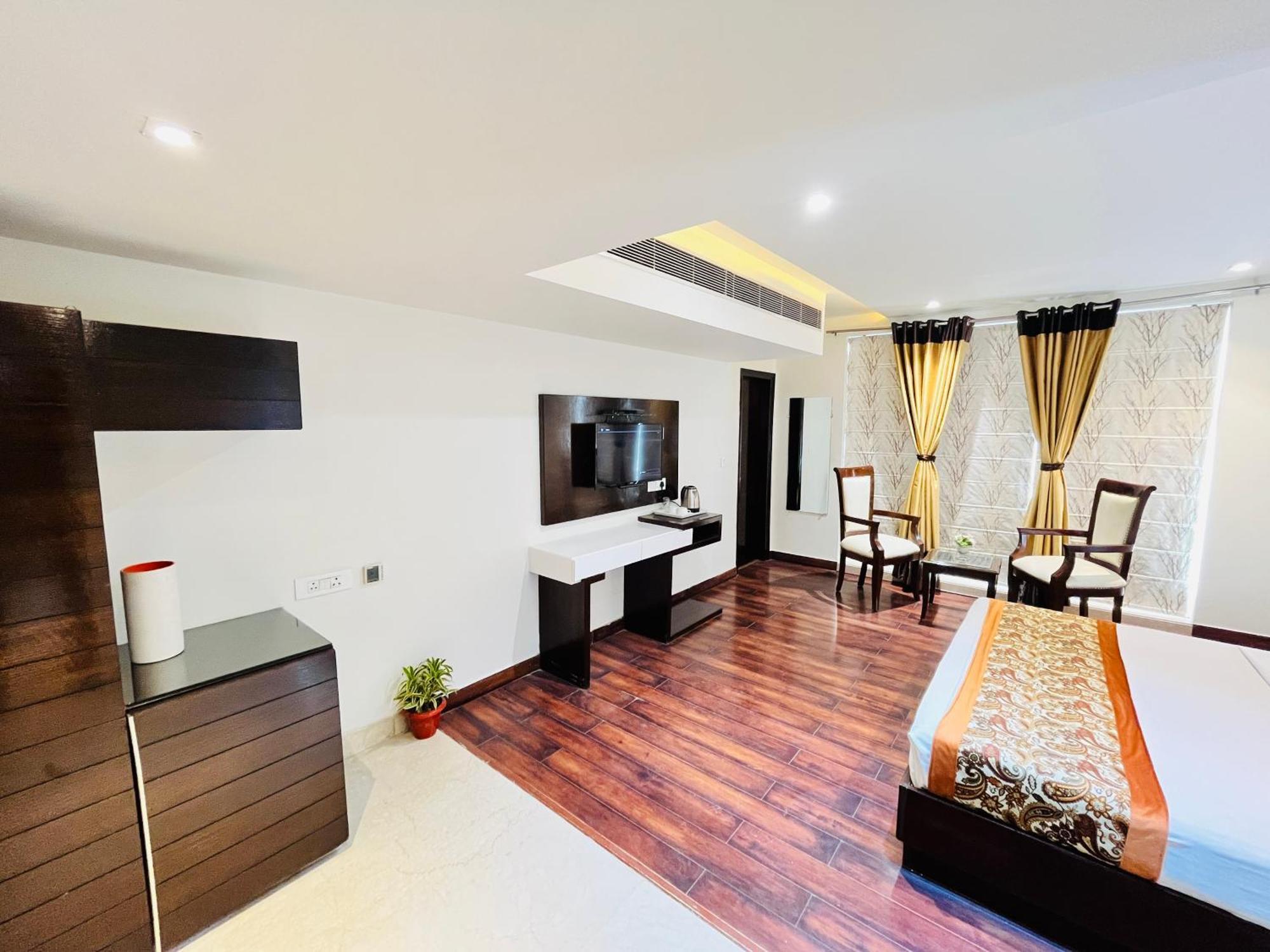 Hotel Aura Ip Grand Karkardooma Metro Station New Delhi Couple Friendly Buitenkant foto