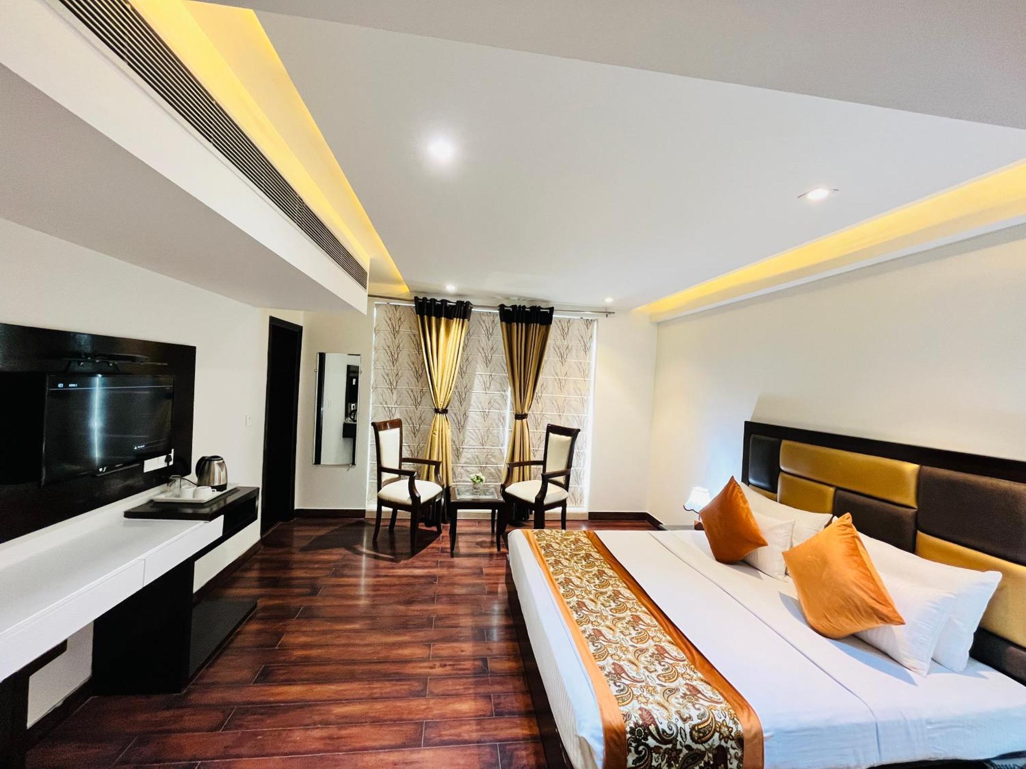 Hotel Aura Ip Grand Karkardooma Metro Station New Delhi Couple Friendly Buitenkant foto