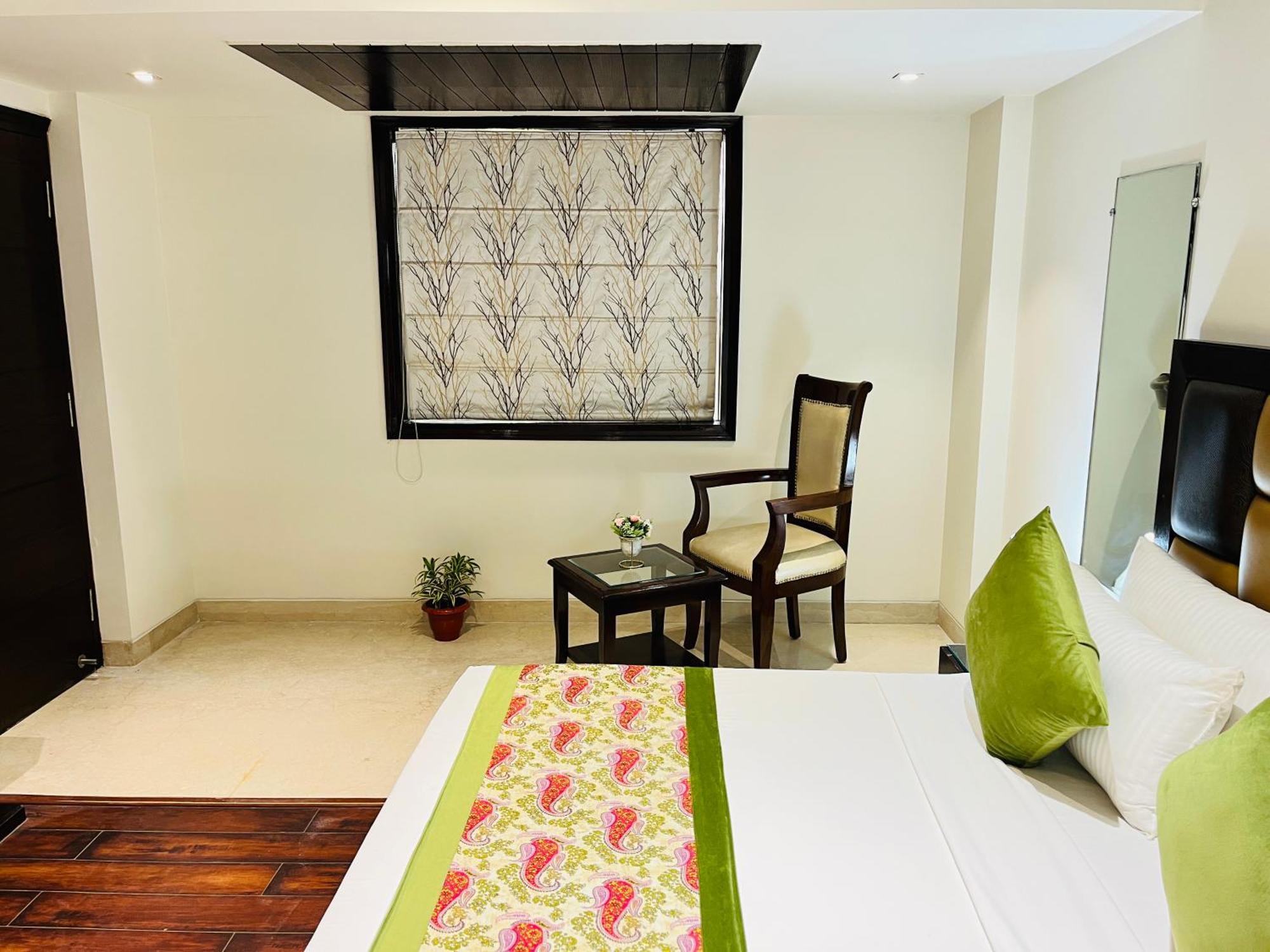 Hotel Aura Ip Grand Karkardooma Metro Station New Delhi Couple Friendly Buitenkant foto