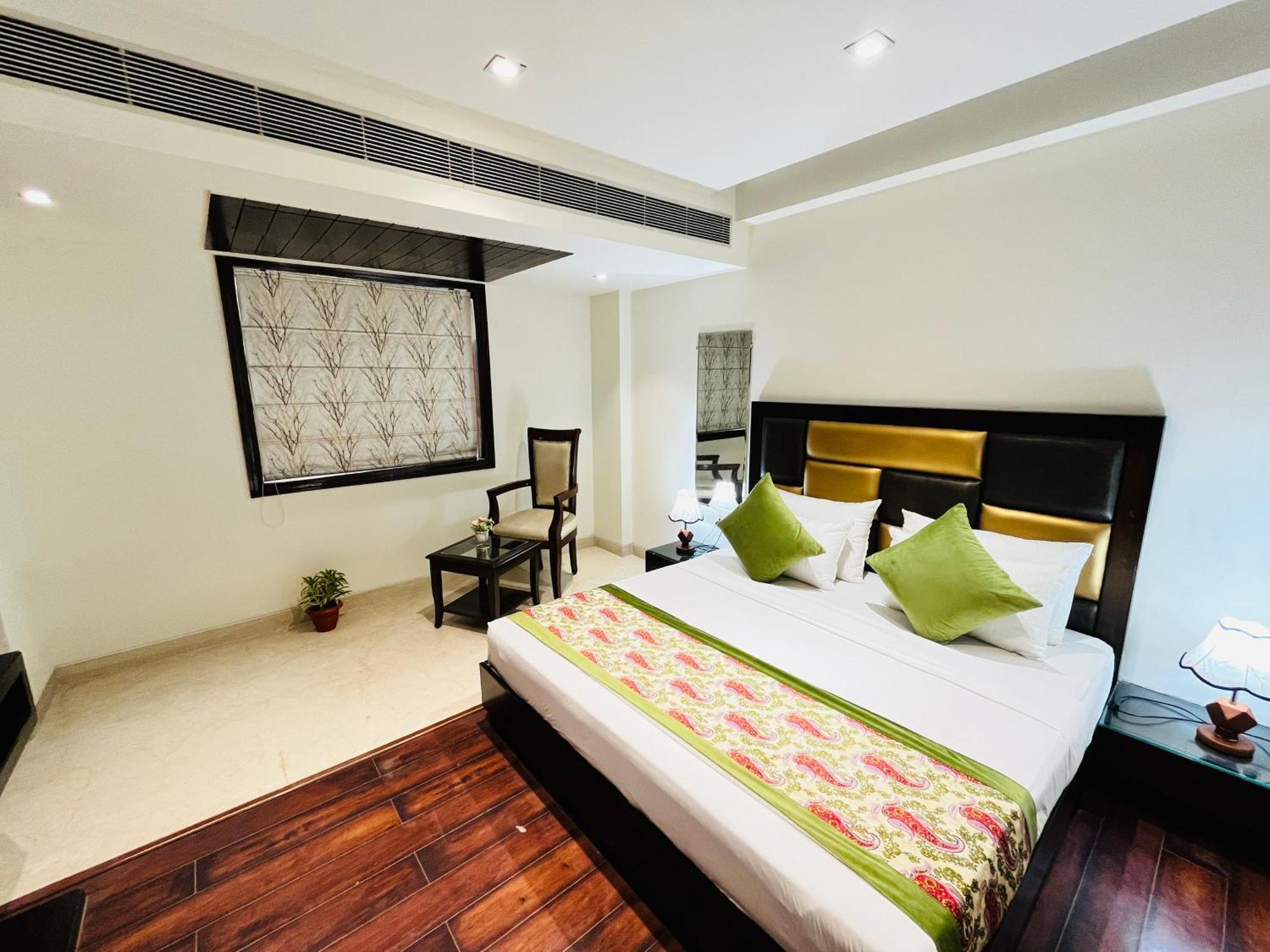 Hotel Aura Ip Grand Karkardooma Metro Station New Delhi Couple Friendly Buitenkant foto