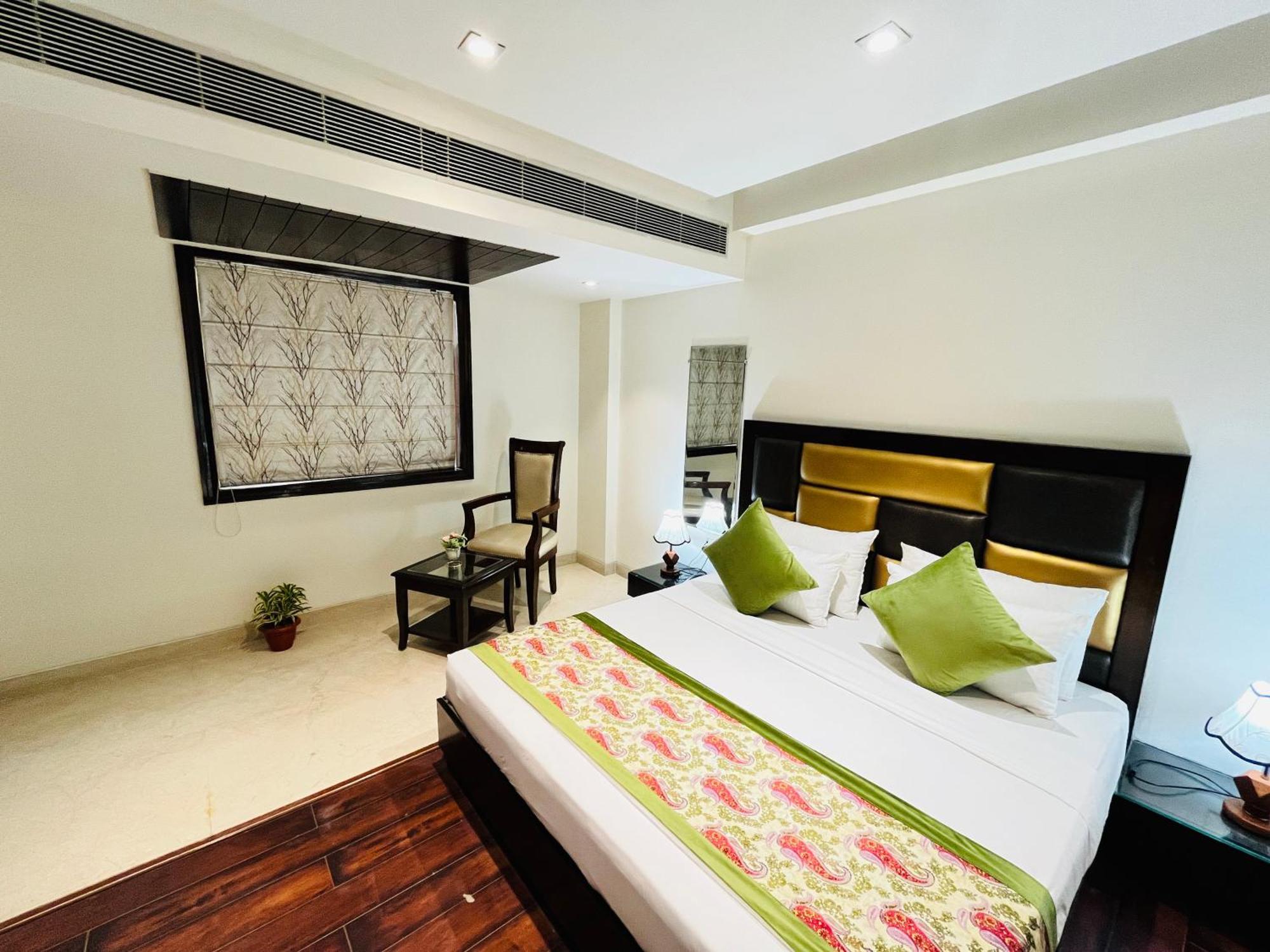 Hotel Aura Ip Grand Karkardooma Metro Station New Delhi Couple Friendly Buitenkant foto