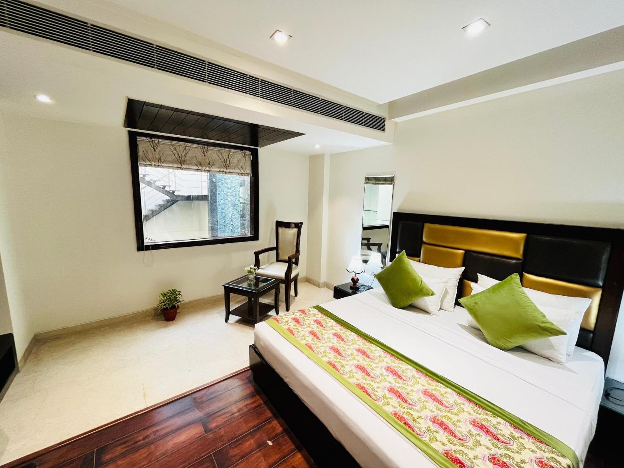 Hotel Aura Ip Grand Karkardooma Metro Station New Delhi Couple Friendly Buitenkant foto